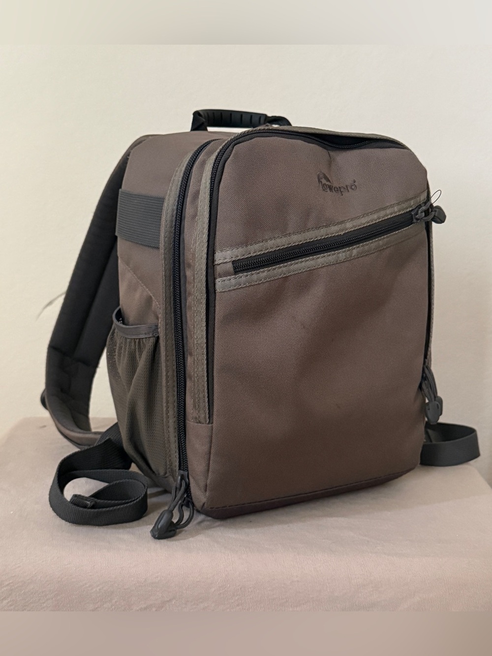 Lowepro Photo Traveler 150
Backpack Padded Dividers DSLR
9"x6"x12" Camera Bag